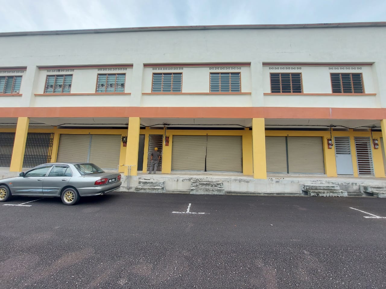 KEDAI DUA TINGKAT UNTUK DIJUAL DI TAMAN GEMBIRA GEMAS BARU SEGAMAT JOHOR